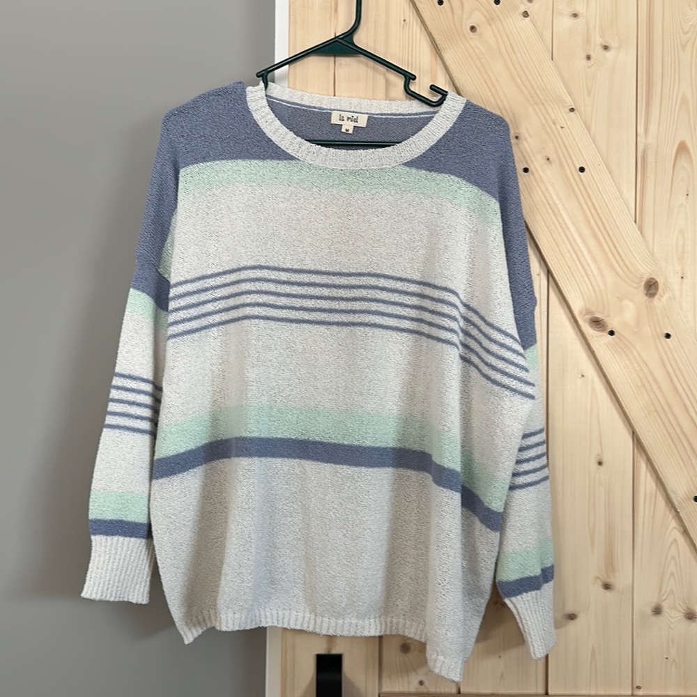 Lightweight sweater